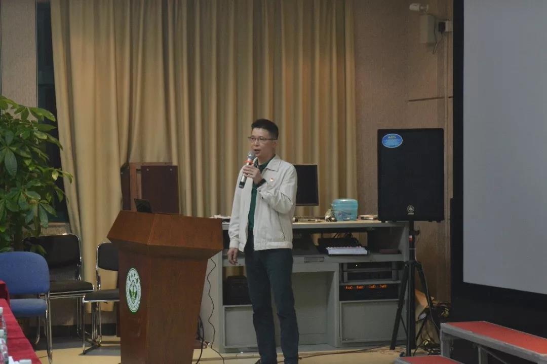 黄达峰副书记讲党课1